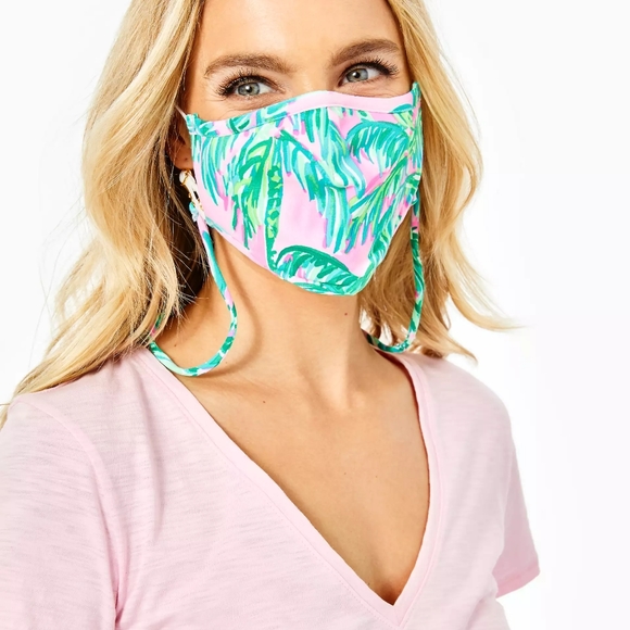Lilly Pulitzer Chilly Lilly On The Go Mask & Pouch Set - Picture 4 of 5